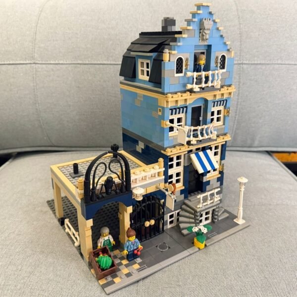 LEGO 10190 Market Street - Image 4